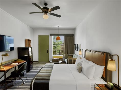 Official Site Unique Hotel Rooms In College Station Tx Cavalry Court